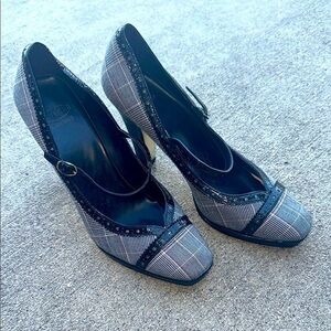 Chic Black and Gray Plaid Heels with Bow